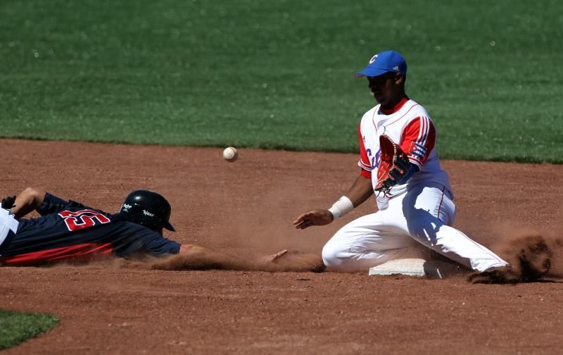 El béisbol cubano reinserta a un pelotero tras jugar como independiente en la MLB