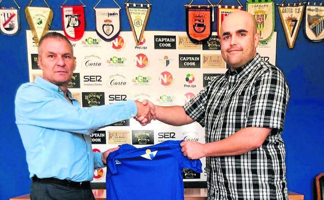 Dos técnicos en once días para el Écija