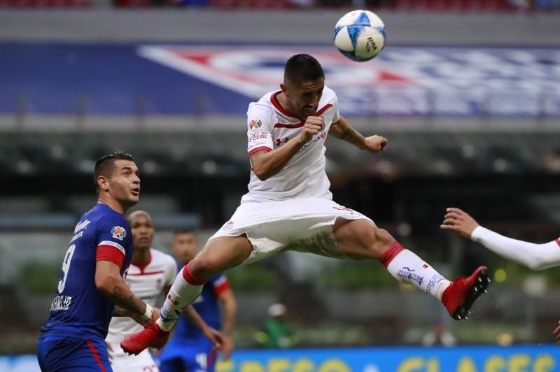 El defensa Osvaldo González "feliz" de llegar por tercera vez a la U de Chile
