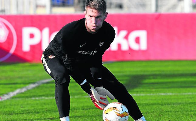 Vaclík: "Queremos acabar entre los cuatro primeros y ganar la Europa League"