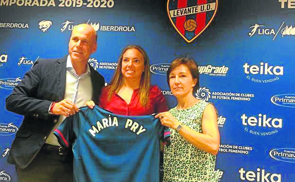 Pry, extécnica del Betis, se viste de granota