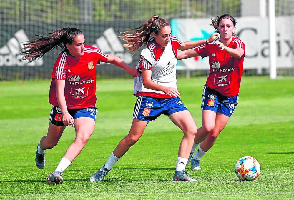 Olga Carmona, ante Inglaterra