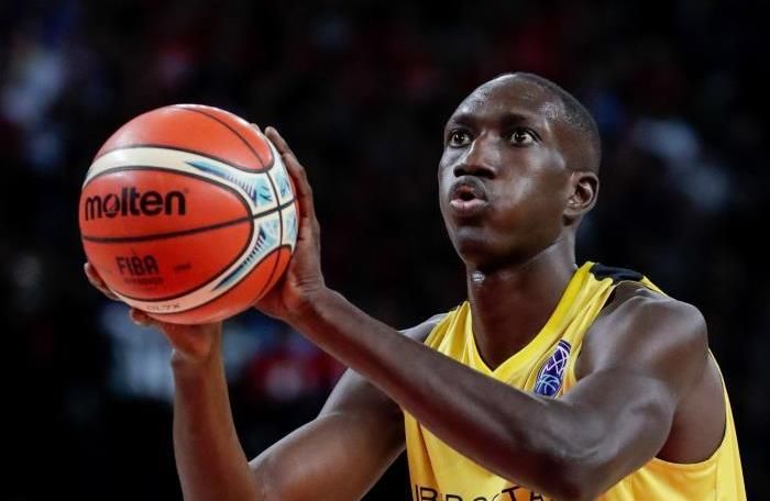 El pívot senegalés Mamadou Niang, bético hasta 2022