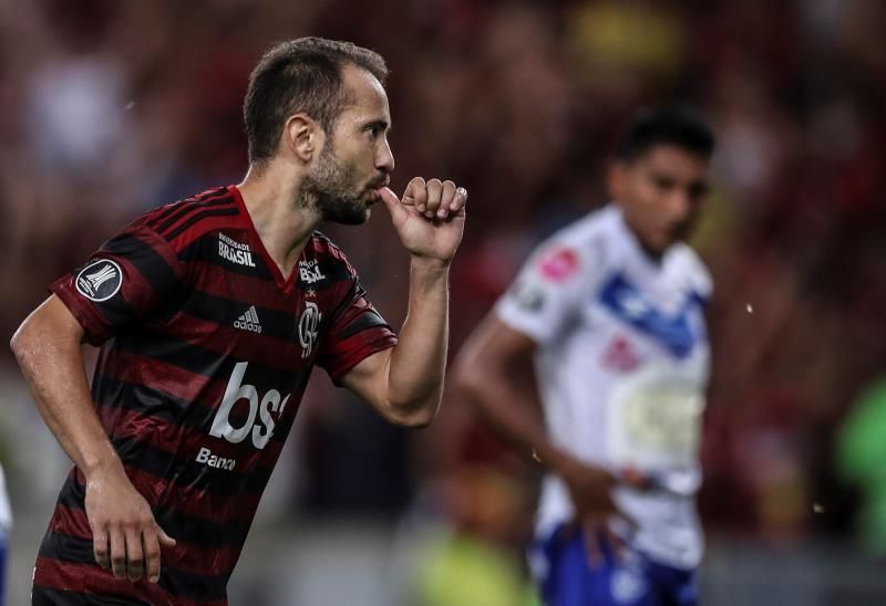 Flamengo descarta a Éverton Ribeiro y Vitinho para el partido contra Emelec