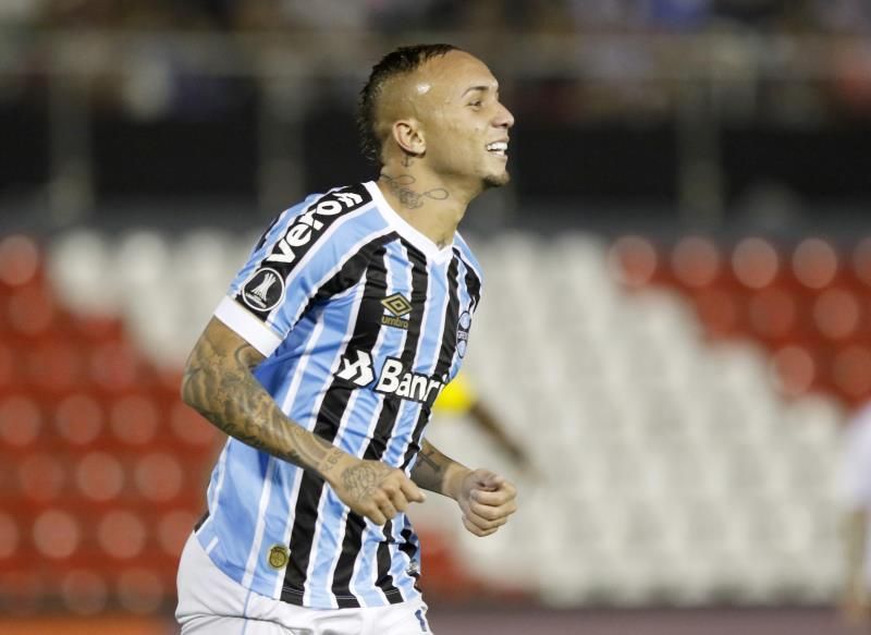 Everton lidera a un Gremio que se reencuentra con Libertad en los octavos