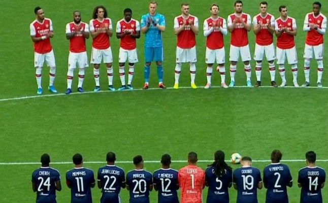El Arsenal homenajea a Reyes en su vuelta al Emirates