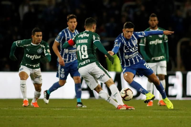 Un Palmeiras cercado por las dudas recibe en su feudo a Godoy Cruz en octavos