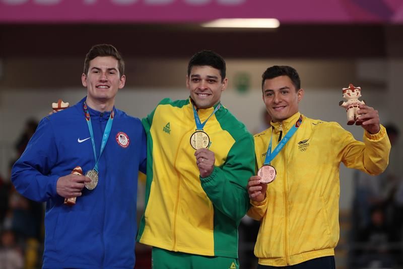 El caballo con arzones es para Barretto, el salto para Black