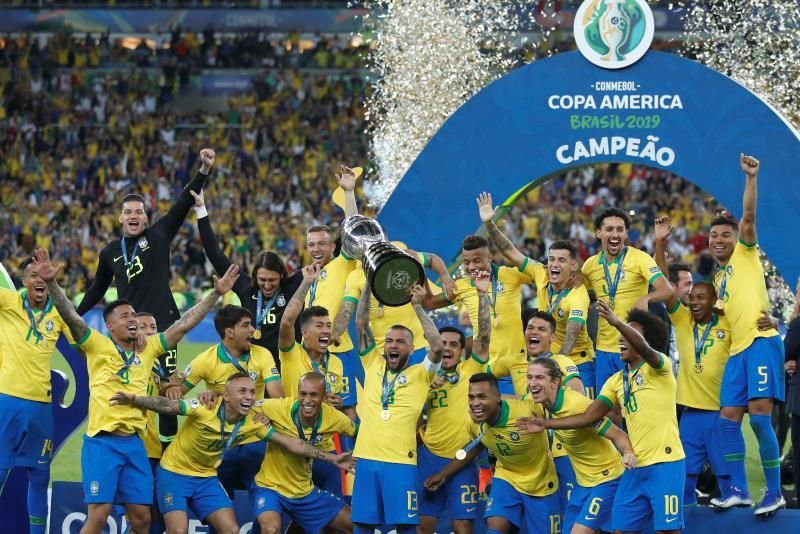 En julio el fútbol festejó con Brasil y México, pero el boxeo lloró dos muertes