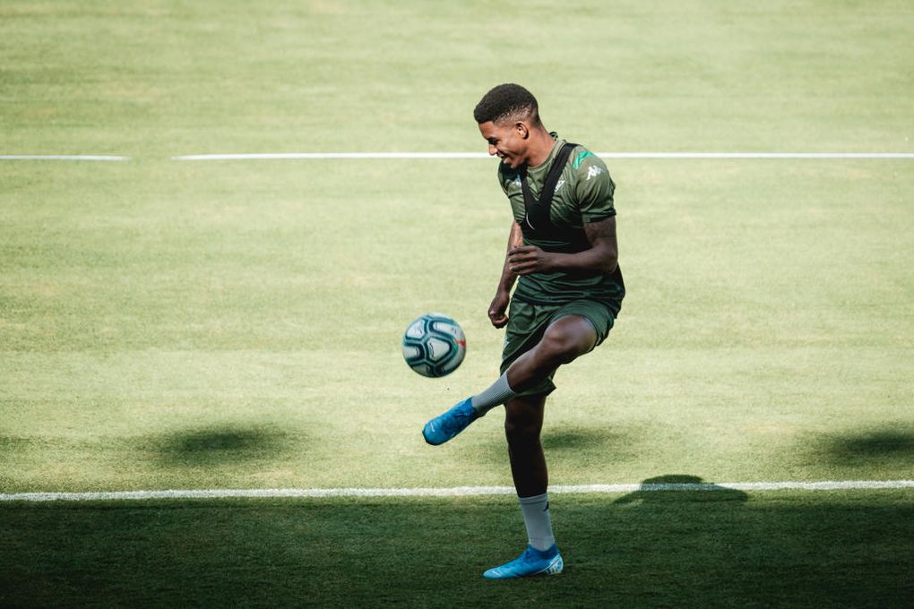 El Betis espera noticias del Barcelona por Junior durante el fin de semana