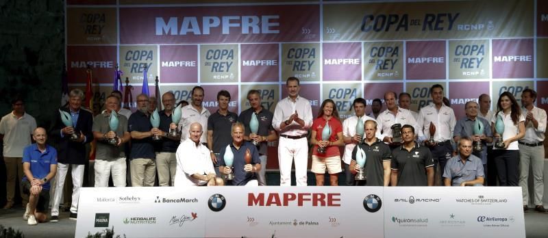 Felipe VI clausura la Copa del Rey Mapfre con la entrega de premios en Palma