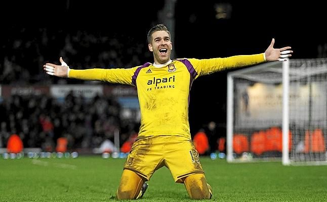 Adrián, a un paso de firmar por el Liverpool