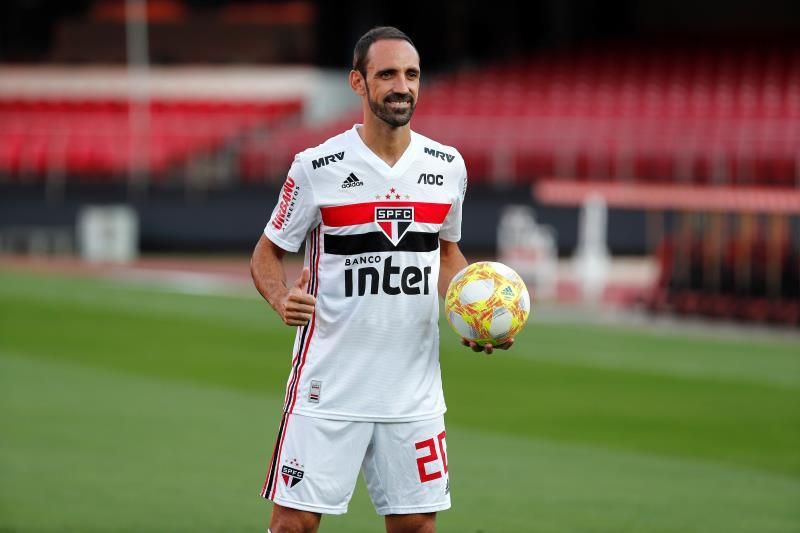 Juanfran espera mostrar su "mejor fútbol" en Sao Paulo y avisa a Filipe Luis