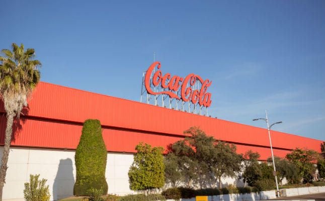 Coca-Cola en Andalucía tumba el calor con la mayor cifra de producción en la historia de las fábricas de Sevilla y Málaga