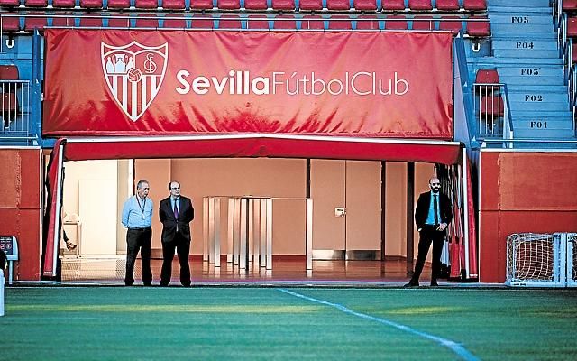 El Sevilla derriba el muro de los diez millones