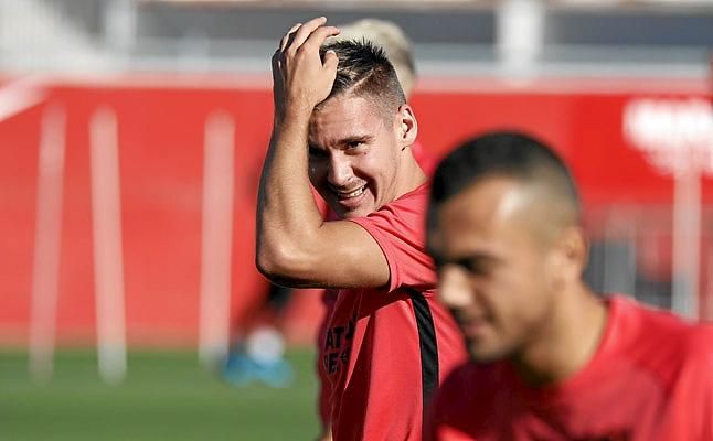 Wöber, en Austria para firmar con el Red Bull