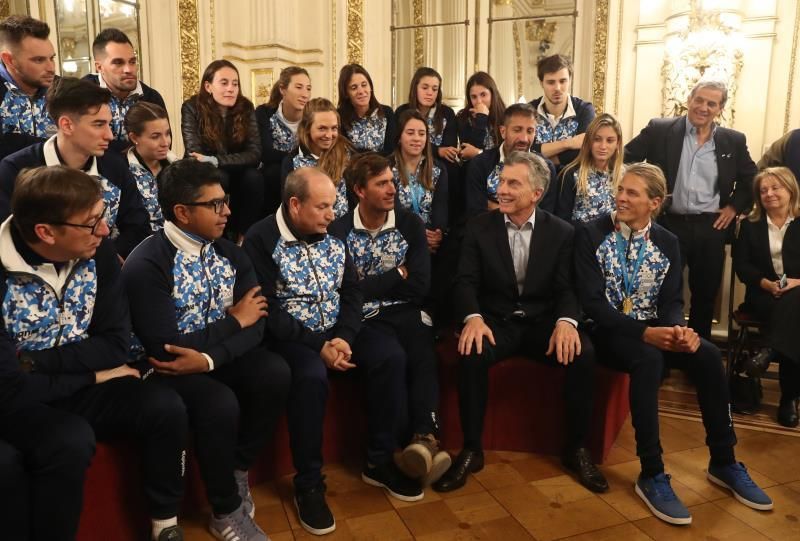 Macri recibe y felicita a la delegación argentina que compitió en Lima 2019
