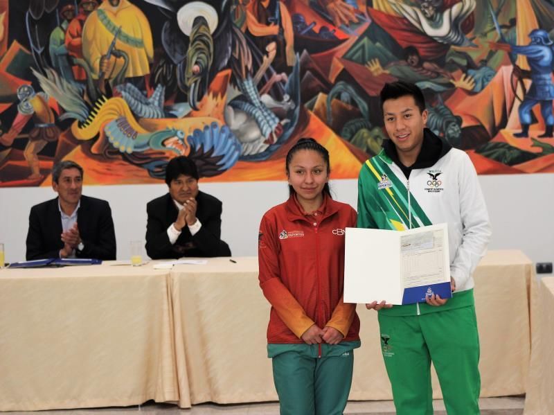 Bolivia premia a sus deportistas "inmortales" que hicieron historia en Lima