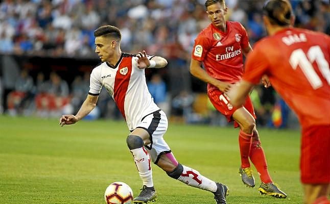 Acuerdo cerrado por Álex Moreno: Betis y Rayo cruzan ya la documentación