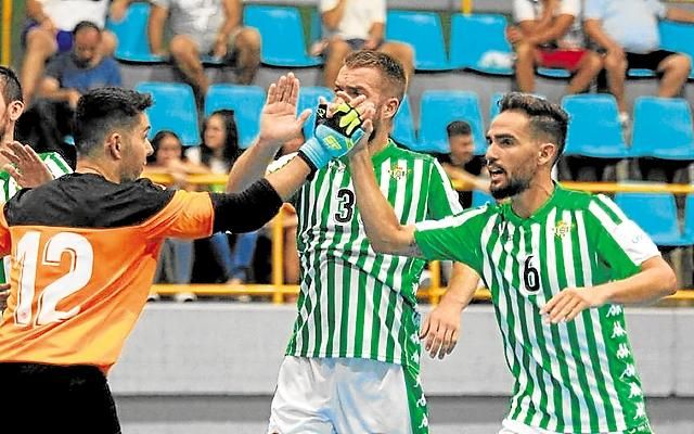 Buena imagen en el estreno bético (2-6)