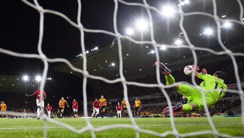 Pogba recibe insultos racistas por el penalti fallado ante el Wolves