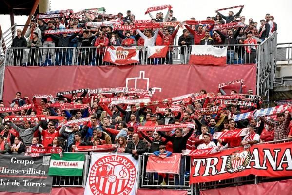 Más de 2.500 sevillistas, en la calle