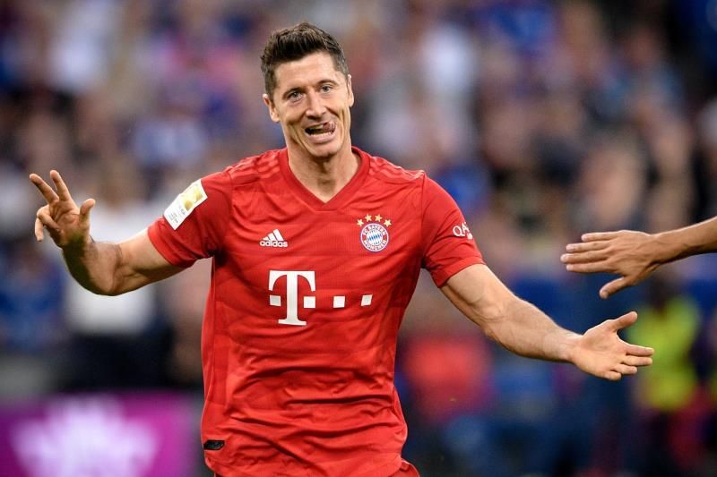 El Bayern golea al Schalke (0-3) con 'triplete' de Lewandowski