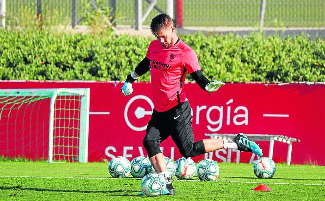 Vaclik deja huella en la portería del Sevilla