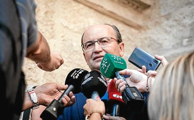 Castro: "Dabbur no va a salir del Sevilla"