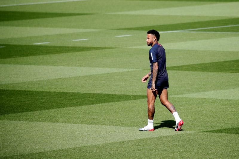 Neymar comunica al PSG que se queda, según 'L'Equipe'