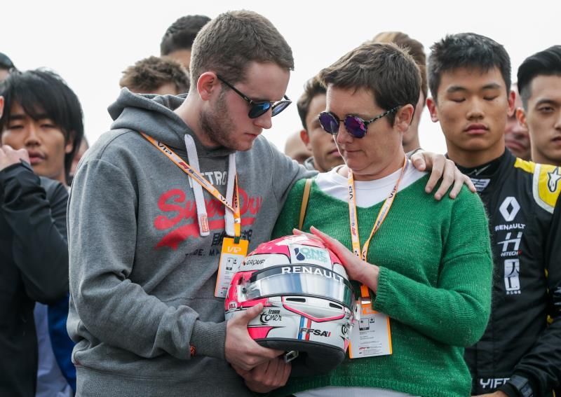 Emotivo minuto de silencio por Anthoine Hubert en Spa-Francorchamps