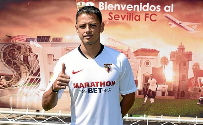 ¿Cuánto se ha bajado el sueldo Chicharito?