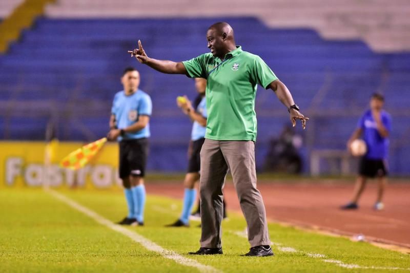 El panameño Anthony Torres, destituido como entrenador del Platense