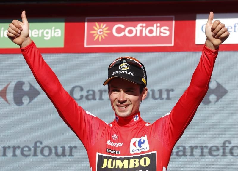 Roglic rompe el reloj en Pau y se enfunda la roja