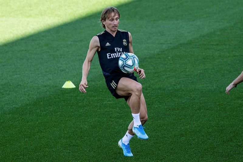 Luka Modric, lesionado, no podrá jugar ante el Levante