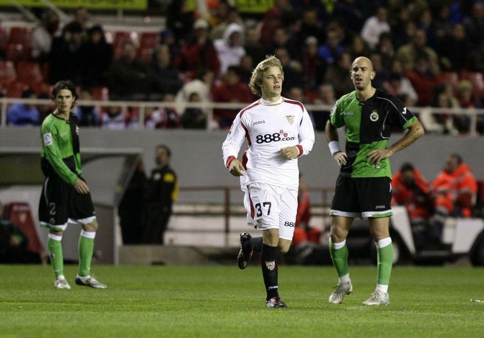 Un ex del Sevilla, elegido jugador del mes en la Premier