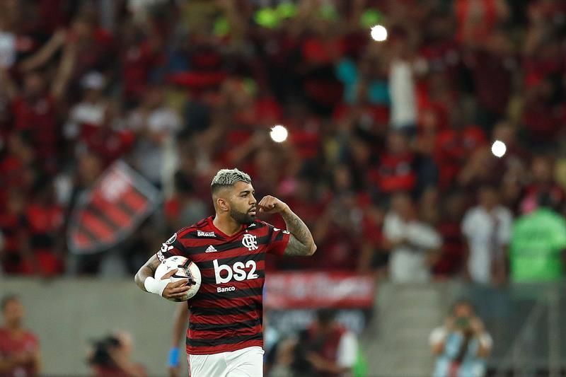 'Gabigol' hace más líder al Flamengo y hunde al Santos con una obra de arte