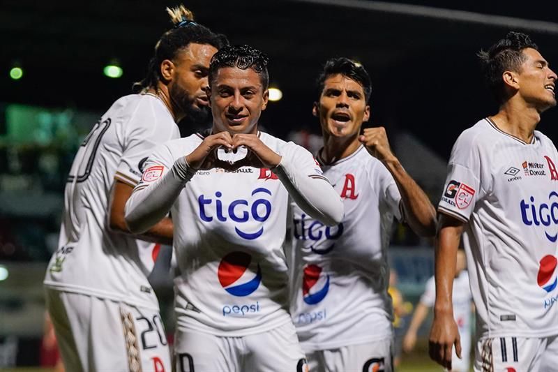 Alianza saca cuatro puntos de diferencia al Limeño en el torneo Apertura de fútbol en El Salvador