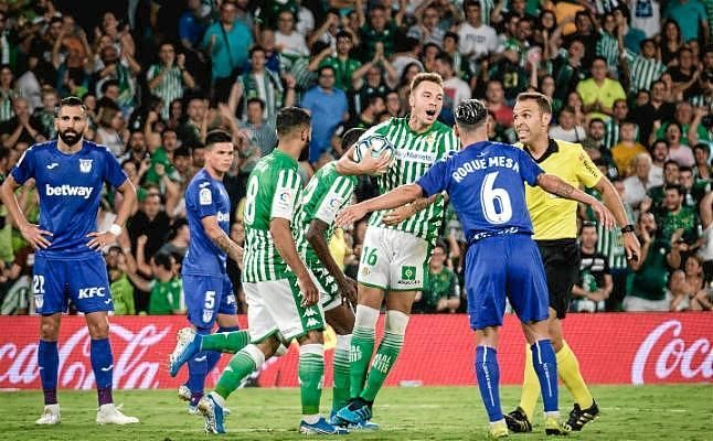 El Betis se mueve... y cruza los dedos por Loren