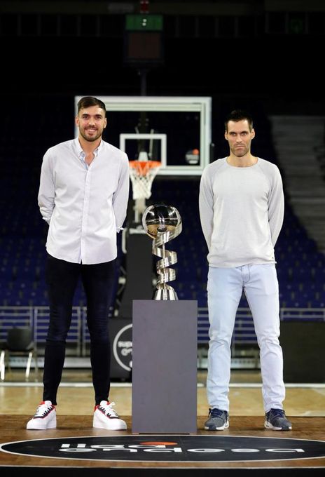 Humor sobre el parqué para la puesta de largo de la Liga Endesa