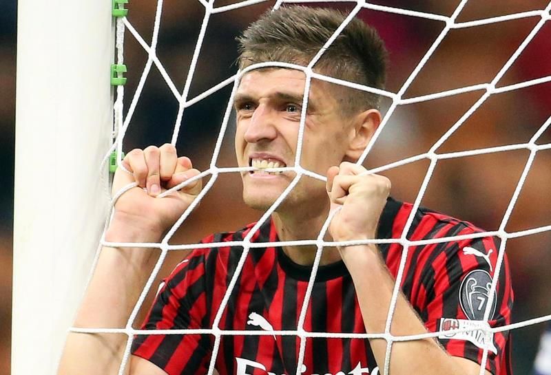El Inter gana el derbi al Milan y sigue líder con el pleno de puntos