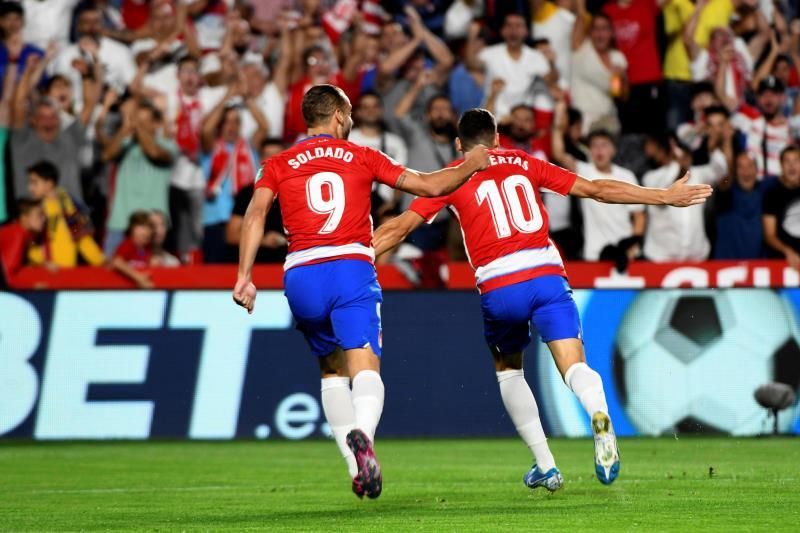 2-0: Un flojo y decepcionante Barcelona cae ante un Granada que se coloca líder