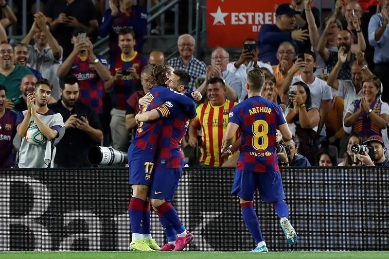 2-1. Un Barça deprimido salva los muebles en el Camp Nou