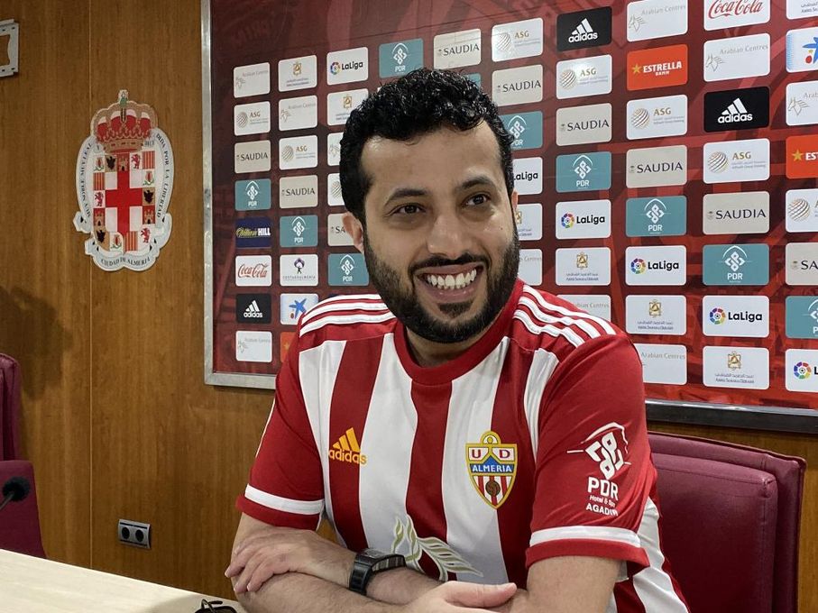 El plan del jeque del Almería: subir, coches, cafetería... y una Masía