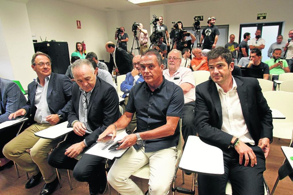 Alarcón hace autocrítica