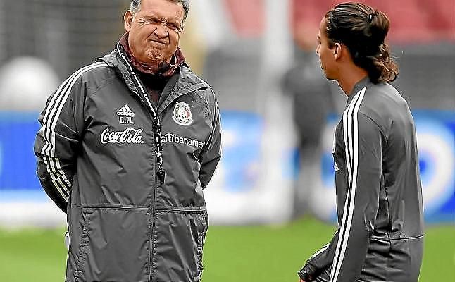 Al 'Tata' le gustaría ver a Lainez de vuelta a México