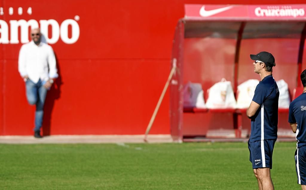 Un llano con repecho coronado por el derbi