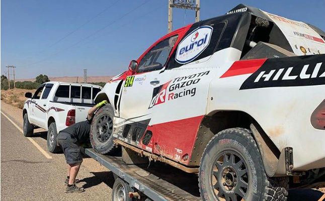 Fernando Alonso cae en "una gran zanja no señalada" y abandona el Rally de Marruecos