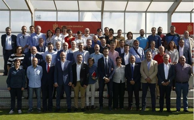 Rubiales se reúne con los clubes de Primera y Segunda División Femenina de fútbol sala