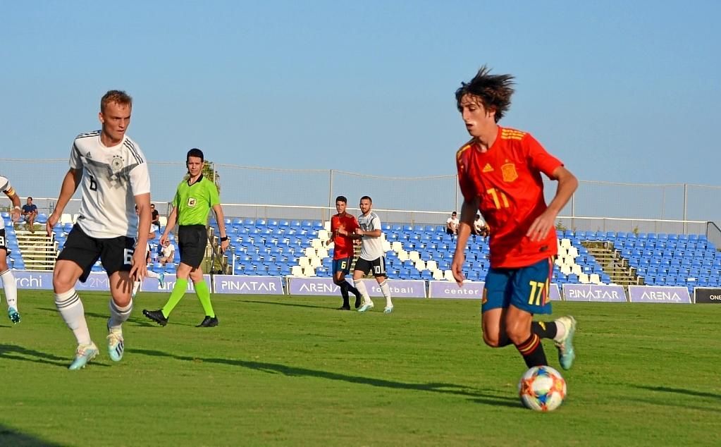 Bryan Gil, titular en el triunfo de la sub 19
